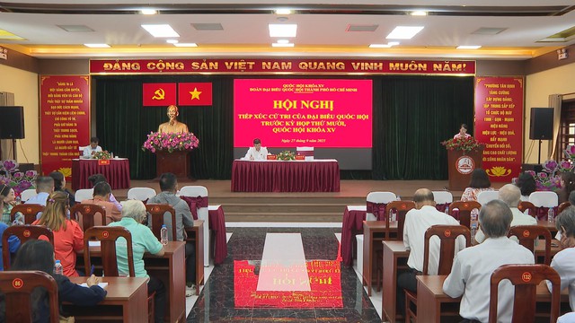 Tổ đại biểu Quốc hội TP.HCM đơn vị số 2 tiếp xúc cử tri trước kỳ họp thứ 10, Quốc hội khóa XV  - Ảnh 1.