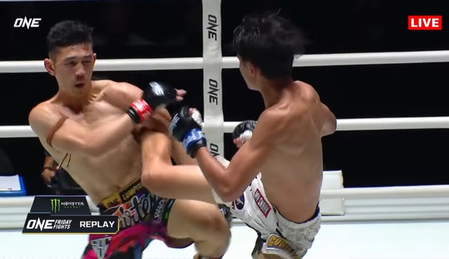 Võ sĩ Huỳnh Hoàng Phi thất bại trong trận ra mắt ONE Championship - Ảnh 1.
