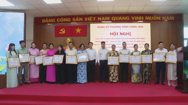 Phường Bình Hưng Hòa đẩy mạnh hoạt động phong trào thi đua - Ảnh 4.