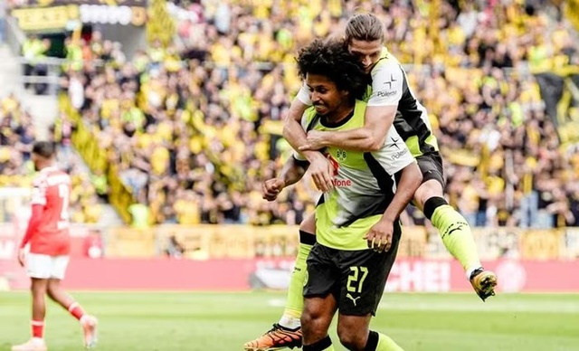 Vòng 5 Bundesliga, Borussia Dortmund giữ vững ngôi nhì bảng - Ảnh 1.