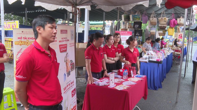 Chuyển đổi số lan tỏa mạnh mẽ tại chợ truyền thống TP.HCM - Ảnh 2.