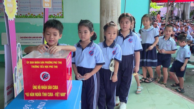 Học sinh TP.HCM chung tay ủng hộ nhân dân Cuba - Ảnh 3.
