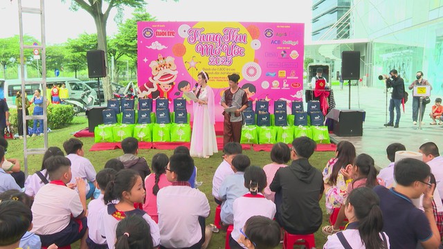 Trung thu mơ uớc 2025: Mang Tết trung thu ấm áp đến trẻ em khó khăn và bệnh nhi - Ảnh 1.