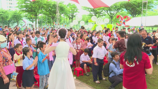 Trung thu mơ uớc 2025: Mang Tết trung thu ấm áp đến trẻ em khó khăn và bệnh nhi - Ảnh 2.