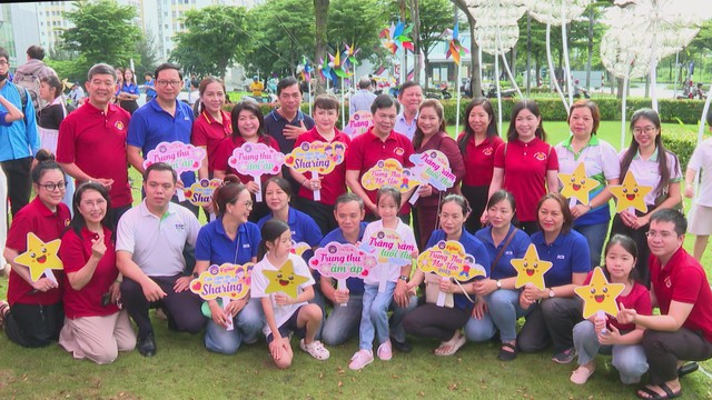 Trung thu mơ uớc 2025: Mang Tết trung thu ấm áp đến trẻ em khó khăn và bệnh nhi - Ảnh 6.