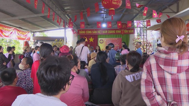 Phú Giáo: Người dân phấn khởi nhận tiền mừng lễ Quốc khánh 2/9 - Ảnh 1.