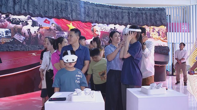 Dấu ấn về sự phát triển của TP.HCM tại Triển lãm thành tựu đất nước - Ảnh 1.