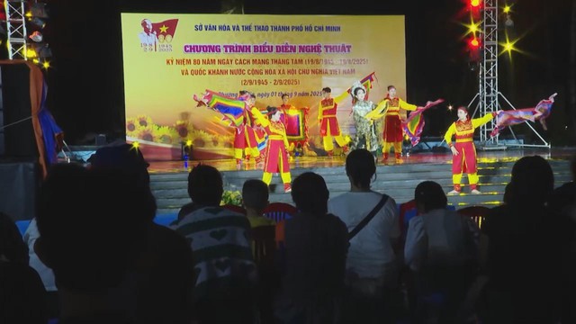 Chương trình nghệ thuật “Hào hùng lịch sử – Rạng rỡ tương lai” tại phường Bà Rịa - Ảnh 1.