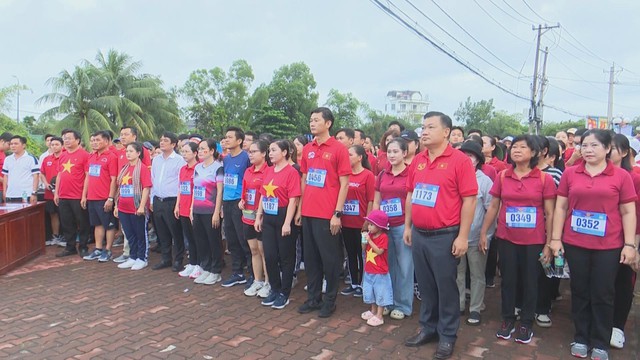 Phường Thuận An tổ chức Giải Việt dã “Chạy để khỏe - Chạy vào kỷ nguyên vươn mình” - Ảnh 1.