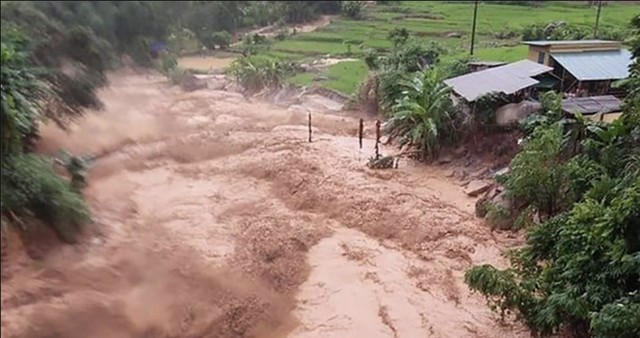Tin cảnh báo lũ quét, sạt lở và sụt lún đất do mưa lũ tại Bắc Bộ và từ Thanh Hóa đến Hà Tĩnh - Ảnh 1.