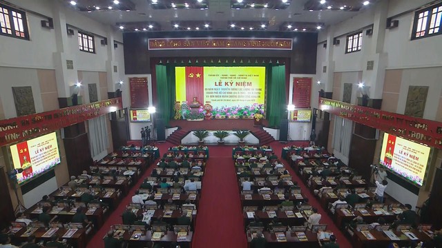 Lực lượng vũ trang TP.HCM đón nhận Huân chương Quân công hạng Ba - Ảnh 1.