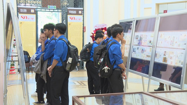 Việt Nam qua lăng kính tem bưu chính quốc tế - Ảnh 1.