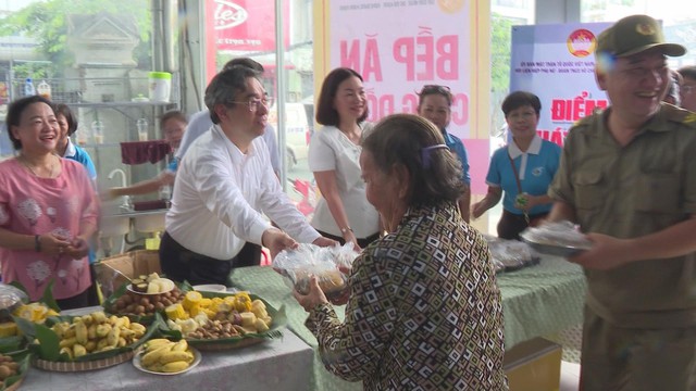Ra mắt Bếp ăn cộng đồng phường Tân Sơn Nhất: Lan tỏa tinh thần nhân ái đến người dân khó khăn - Ảnh 4.