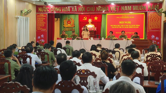 Công an TP.HCM tổ chức hội nghị đối thoại về thủ tục hành chính năm 2025 - Ảnh 1.