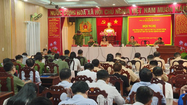 Công an TP.HCM tổ chức hội nghị đối thoại về thủ tục hành chính năm 2025 - Ảnh 3.