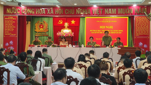 Công an TP.HCM tổ chức hội nghị đối thoại về thủ tục hành chính năm 2025 - Ảnh 4.