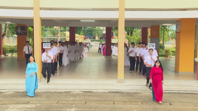 Đồng chí Đặng Minh Thông dự lễ khai giảng và đón nhận Huân chương Lao động Hạng Nhì tại Trường THPT Trung Phú - Ảnh 1.