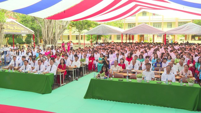 Đồng chí Đặng Minh Thông dự lễ khai giảng và đón nhận Huân chương Lao động Hạng Nhì tại Trường THPT Trung Phú - Ảnh 5.