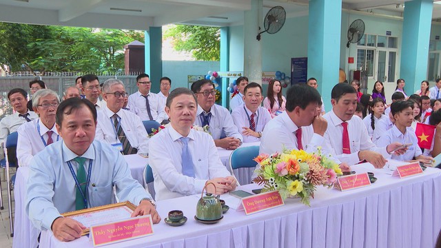 Đồng chí Dương Anh Đức dự lễ khai giảng năm học mới tại Trường THPT Nam Kỳ Khởi Nghĩa - Ảnh 1.