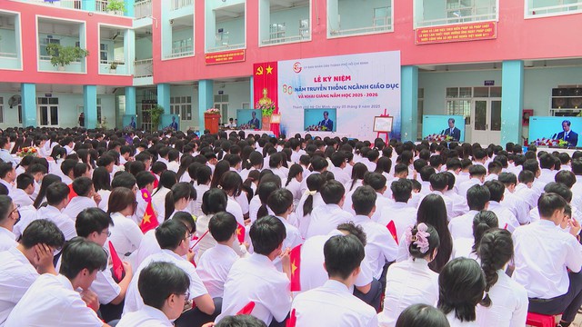 Đồng chí Dương Anh Đức dự lễ khai giảng năm học mới tại Trường THPT Nam Kỳ Khởi Nghĩa - Ảnh 2.