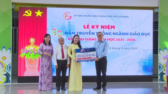 Phó Bí thư Thành ủy Nguyễn Phước Lộc dự Lễ khai giảng năm học mới tại Trung tâm Hỗ trợ Phát triển Giáo dục Hòa nhập Bình Chánh - Ảnh 5.