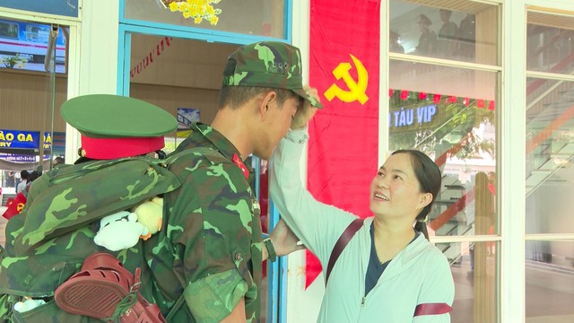Ấm áp tình quân dân ngày đón chiến sĩ hoàn thành nhiệm vụ A80 trở về- Ảnh 2. Ấm áp tình quân dân ngày đón chiến sĩ hoàn thành nhiệm vụ A80 trở về- Ảnh 2.