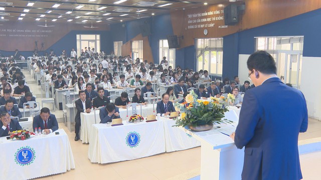 Không khí khai giảng năm học 2025 – 2026 tại Trường Đại học Luật TP.HCM - Ảnh 2.
