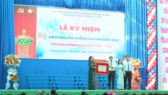 Trường THCS Phan Tây Hồ khai giảng năm học mới, hướng tới 50 năm xây dựng và trưởng thành - Ảnh 3.