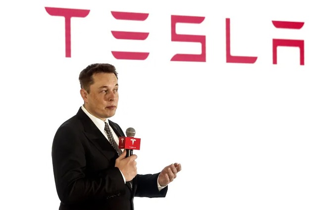 Tesla đề xuất trả thưởng 1.000 tỷ USD bằng cổ phiếu cho Elon Musk - Ảnh 1.