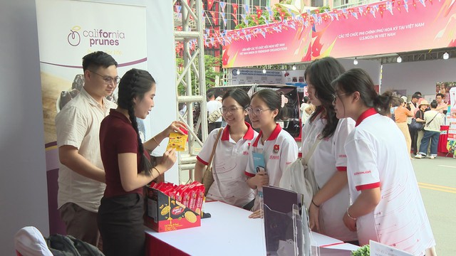 KHÔNG KHÍ SÔI NỔI TẠI NGÀY HỘI GIAO LƯU HỮU NGHỊ HOA KỲ - VIỆT NAM - Ảnh 1.