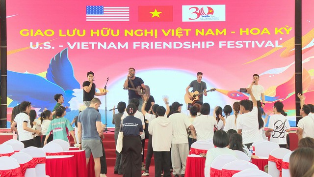 KHÔNG KHÍ SÔI NỔI TẠI NGÀY HỘI GIAO LƯU HỮU NGHỊ HOA KỲ - VIỆT NAM - Ảnh 2.