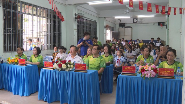 Ấm áp ngày hội “Trao yêu thương” tại phường Phú Thọ, TP.HCM - Ảnh 1.