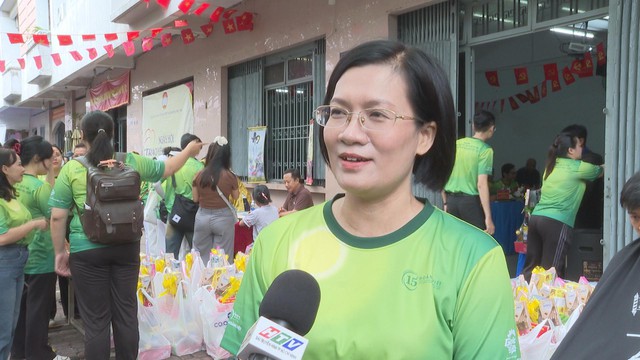 Ấm áp ngày hội “Trao yêu thương” tại phường Phú Thọ, TP.HCM - Ảnh 3.