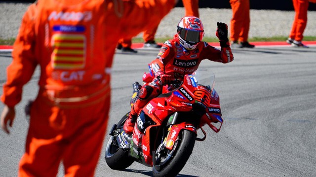 Giải đua mô-tô GP Catalunya: Marc Marquez thắng chặng đua sprint - Ảnh 1.