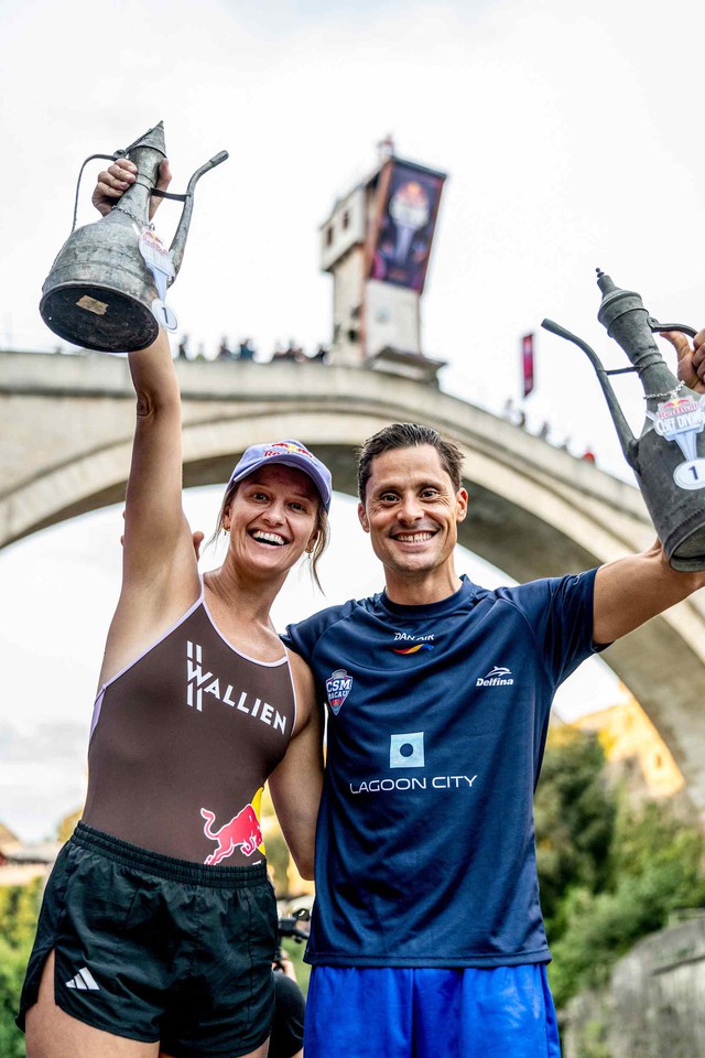 Rhiannan Iffland lần thứ 9 vô địch thế giới Giải Cliff Diving - Ảnh 1.