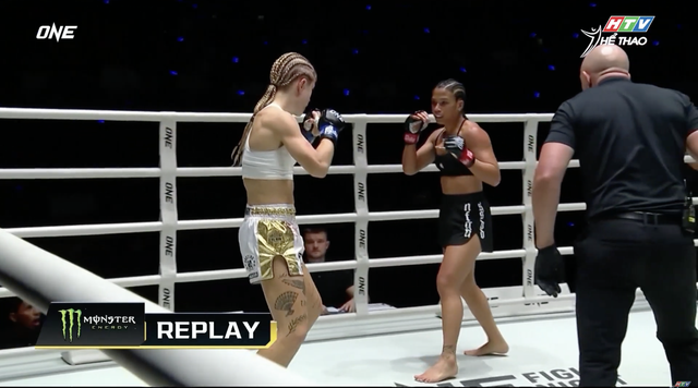 Stella Hemetsberger lật đổ Jackie Buntan, giành đai vô địch Muay Thai tại ONE Fight Night 35- Ảnh 2. Stella Hemetsberger lật đổ Jackie Buntan, giành đai vô địch Muay Thai tại ONE Fight Night 35- Ảnh 2.