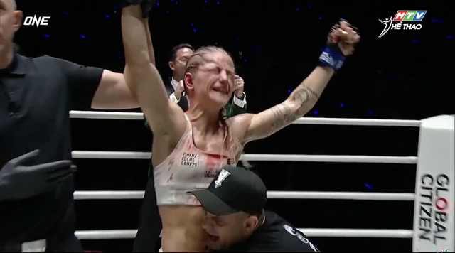 Stella Hemetsberger lật đổ Jackie Buntan, giành đai vô địch Muay Thai tại ONE Fight Night 35- Ảnh 4. Stella Hemetsberger lật đổ Jackie Buntan, giành đai vô địch Muay Thai tại ONE Fight Night 35- Ảnh 4.