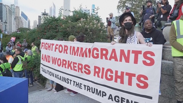 Ông Trump cảnh báo sẽ tăng cường trục xuất người nhập cư tại Chicago - Ảnh 2.