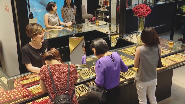 Thủ tướng chỉ đạo chấn chỉnh thị trường vàng: Giá vàng trong nước tăng kỷ lục- Ảnh 3. Thủ tướng chỉ đạo chấn chỉnh thị trường vàng: Giá vàng trong nước tăng kỷ lục- Ảnh 3.