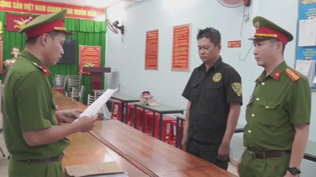 Công an TP.HCM bắt giữ đối tượng gây rối, hành hung người đi đường tại phường Tân Định - Ảnh 3.