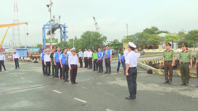 Đoàn đại biểu TP.HCM thăm cán bộ, chiến sĩ và nhân dân các đảo Tây Nam, Nhà giàn DK1 - Ảnh 1.