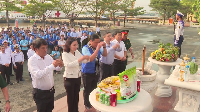Đoàn đại biểu TP.HCM thăm cán bộ, chiến sĩ và nhân dân các đảo Tây Nam, Nhà giàn DK1 - Ảnh 5.