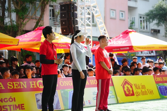 Ngọc Hân xúc động, Đỗ Kim Phúc khâm phục trước nghị lực của em nhỏ mồ côi - Ảnh 2.