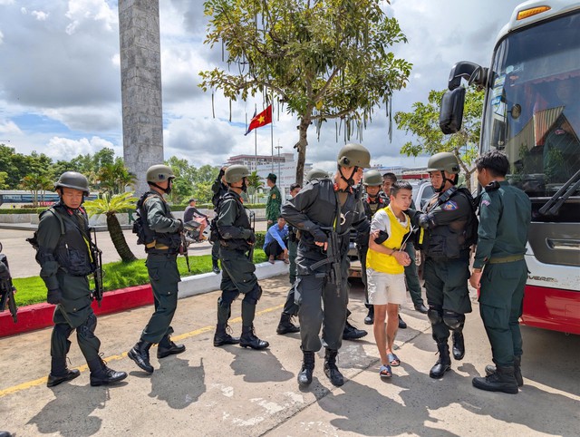 Đánh sập đường dây cưỡng đoạt tài sản núp bóng giải cứu nạn nhân ở Campuchia, bắt "hiệp sĩ" Nguyễn Thanh Hải và 40 đối tượng- Ảnh 1. Đánh sập đường dây cưỡng đoạt tài sản núp bóng giải cứu nạn nhân ở Campuchia, bắt "hiệp sĩ" Nguyễn Thanh Hải và 40 đối tượng- Ảnh 1.