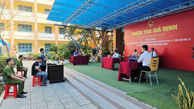 Phường Bình Dương với phiên tòa giả định tuyên truyền pháp luật cho học sinh - Ảnh 1.