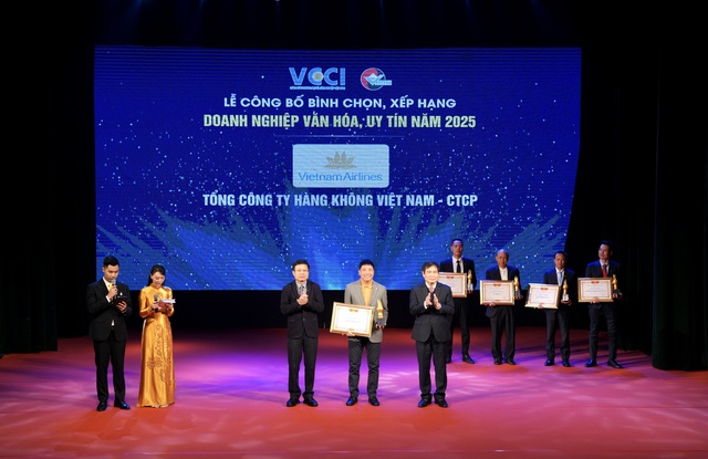 Vietnam Airlines vào Top 20 Doanh nghiệp Văn hóa, Uy tín 2025 - Ảnh 1.