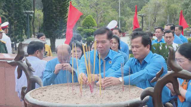 Tổng Liên đoàn Lao động Việt Nam tri ân các anh hùng liệt sĩ tại Đặc khu Côn Đảo - Ảnh 2.