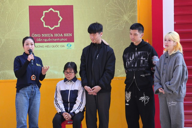 Khán giả Hải Phòng tiếp sức cho "Mái ấm gia đình Việt" giữa giá rét - Ảnh 1.