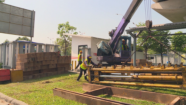 Metro số 1 bổ sung thang máy, phục vụ hành khách thuận tiện hơn - Ảnh 1.