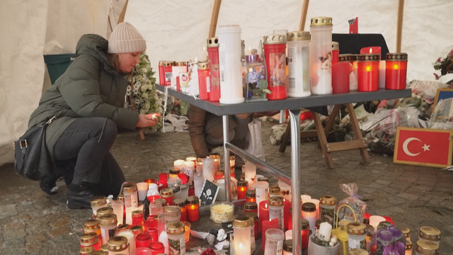 Thụy Sĩ tưởng niệm nạn nhân vụ cháy quán bar đêm giao thừa - Ảnh 1.